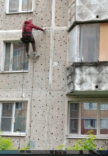 📍ул. Спортивная д. 5к3 - ремонт межпанельных швов.