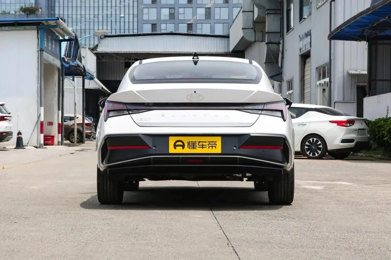НОВАЯ🔥 HYUNDAI ELANTRA с нулевым пробегом из Китая!  • дата выпуска 2025 • 1.5 л. бензин/115 л.с / C