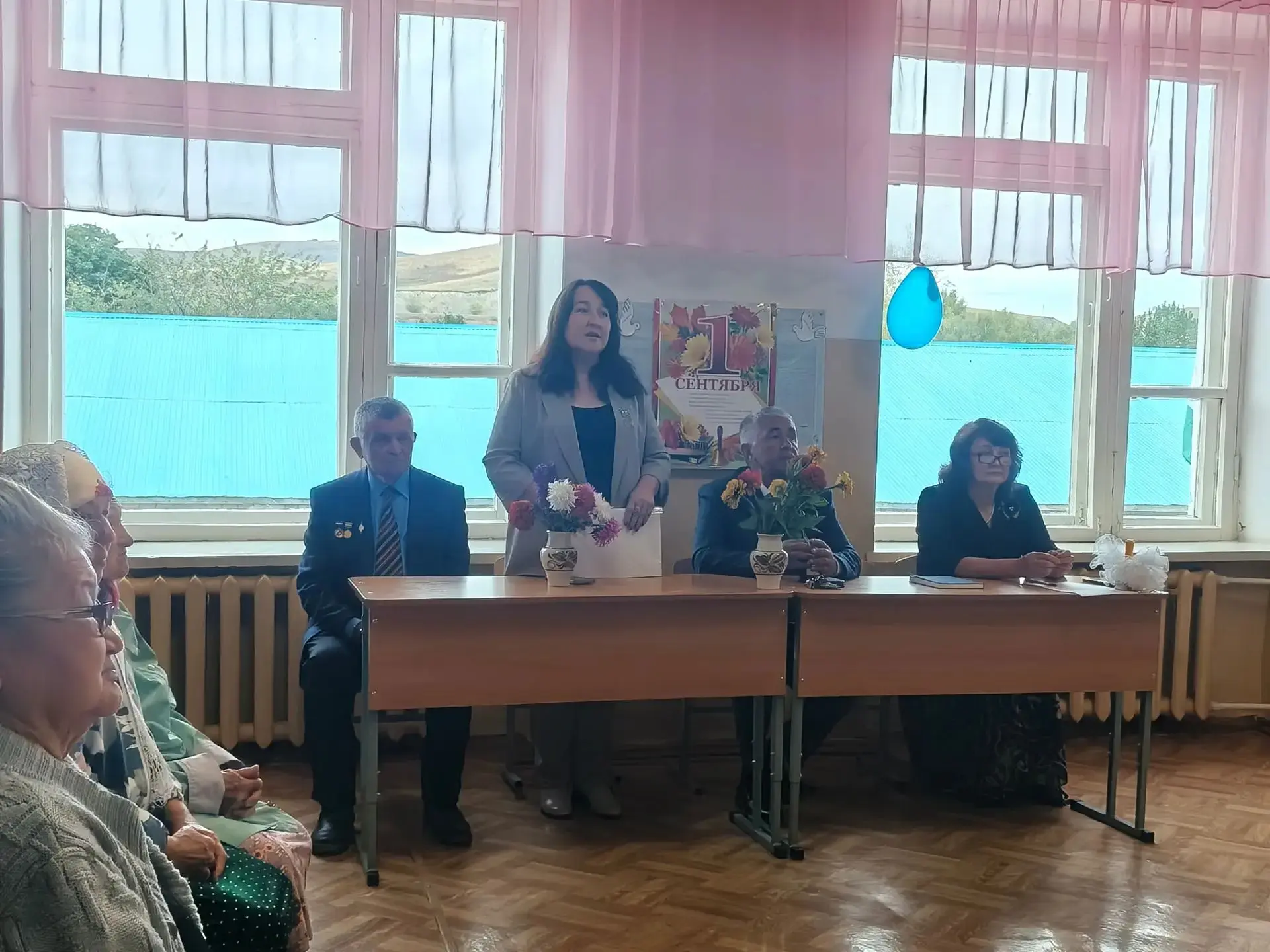 Бөгөн илебеҙҙә - Белем байрамы! 1 сентябрь белем иленә оҙон юл башлана. Мәктәп ул - сер...