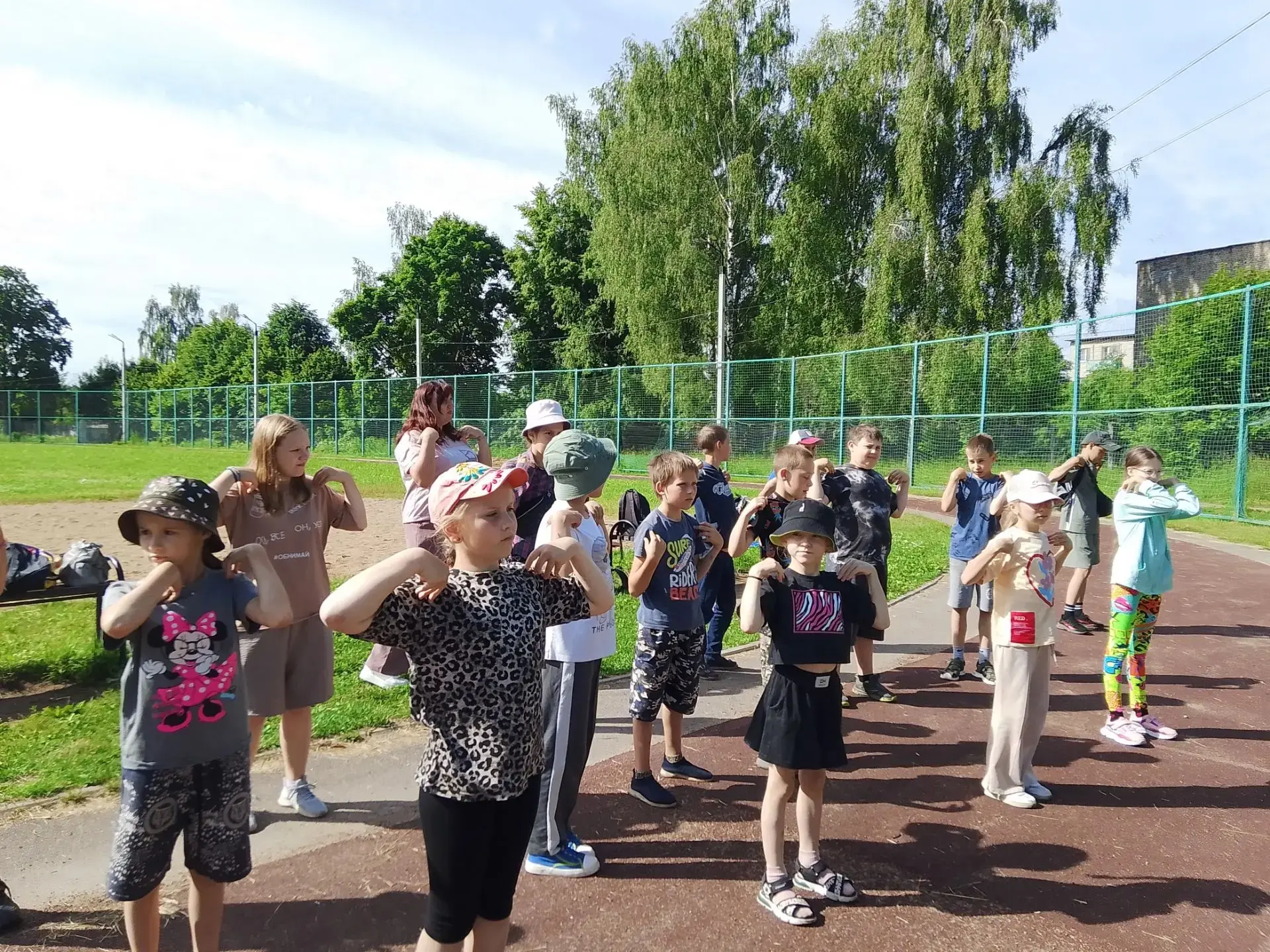 Летний лагерь продолжает работу!☀️

Ребята активно и с большим удовольствием проводят время: играют 