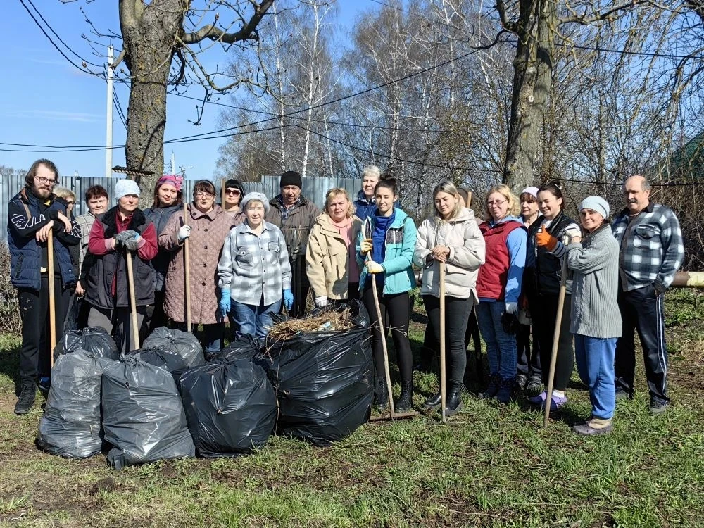 🌳 Субботник: вместе за чистоту и уют!

Сегодня сотрудники нашей школы дружно вышли на традиционный 