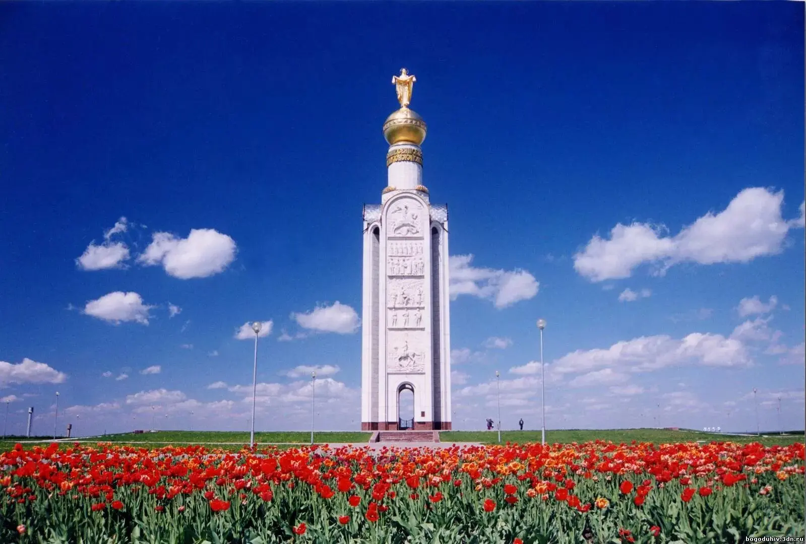 Третье ратное поле России: память, застывшая в бронзе и сердце

12 июля 1943 года под Прохоровкой пр