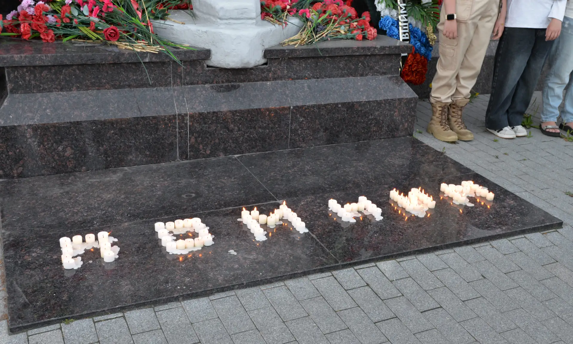 Память в огне свечей

21 июня, когда страна замирает в преддверии Дня памяти и скорби, в Бодайбо заж