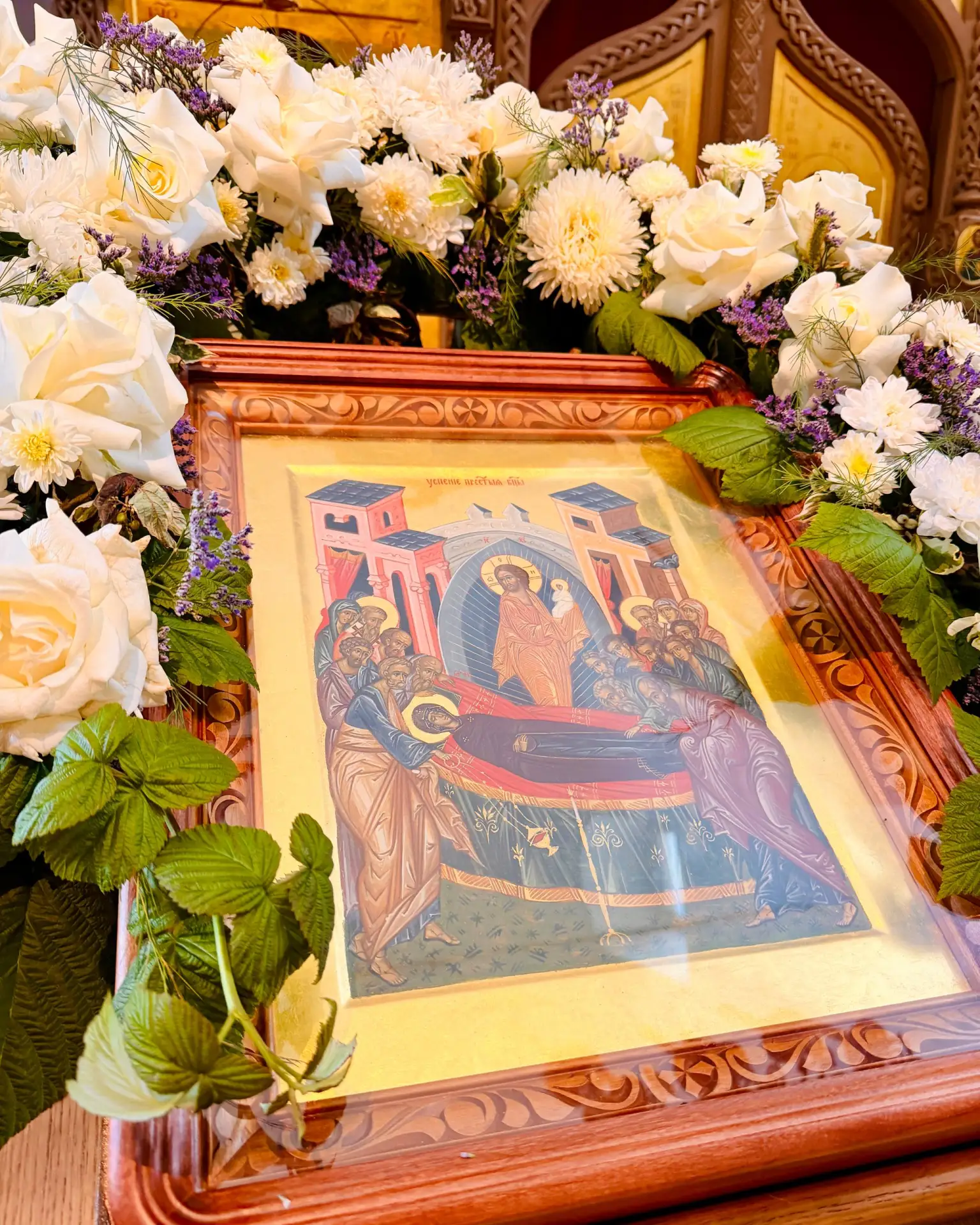 🌸 Небо и земля да возрадуются — праздник Успения Пресвятой Богородицы уже рядом.