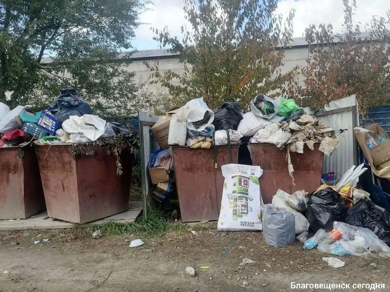 Жители Владимировки жалуются на горы мусора на улицах села. По словам сельчан, мусорная...