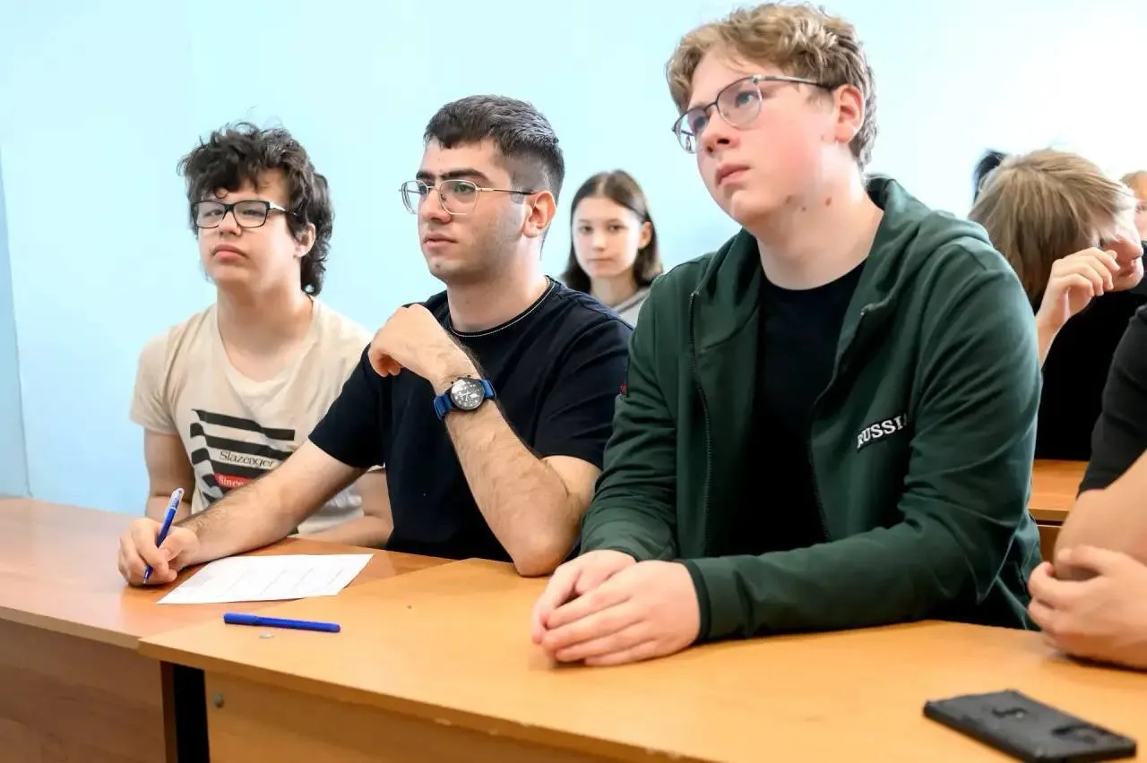 👍 Путешествие по разным странам совершили подольские студенты на познавательной викторине  Интеллект