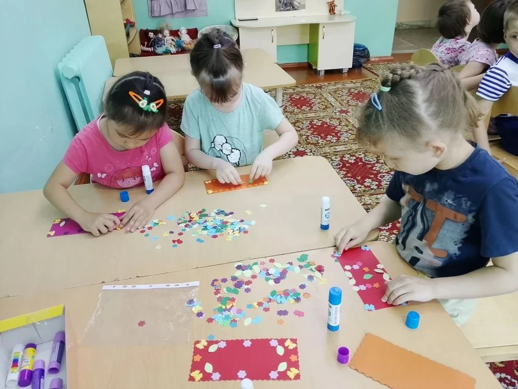 Готовимся ко Дню медицинского работника: учим стихи и песни, готовим приглашения и откр...