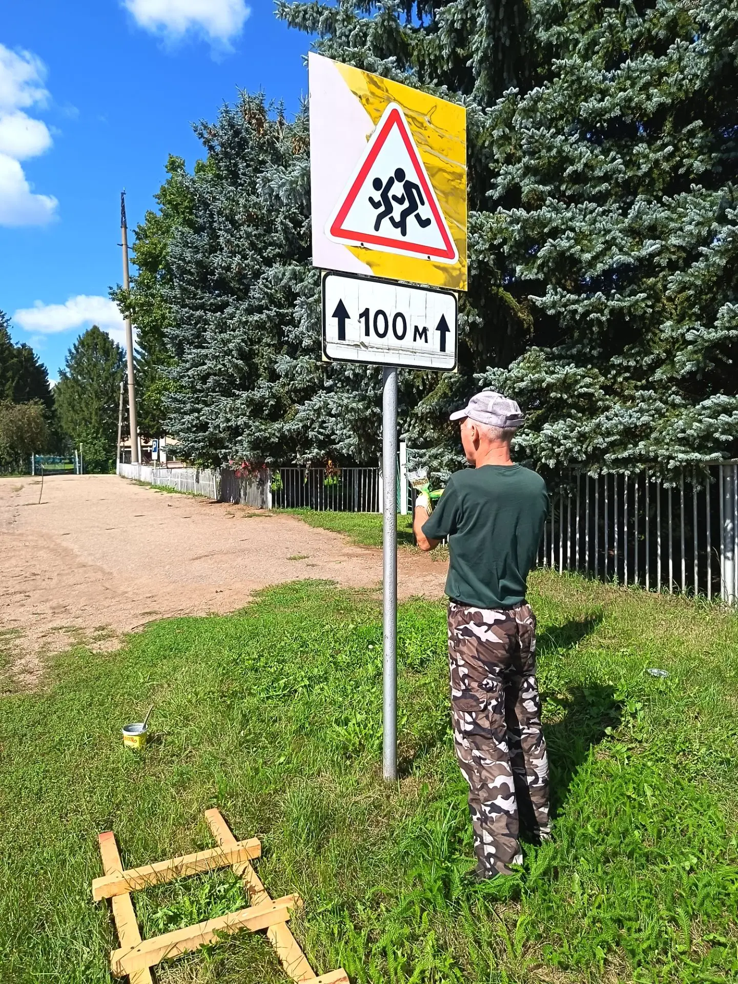В рамках проведения работ по благоустройству и поддержанию порядка на территории сельск...