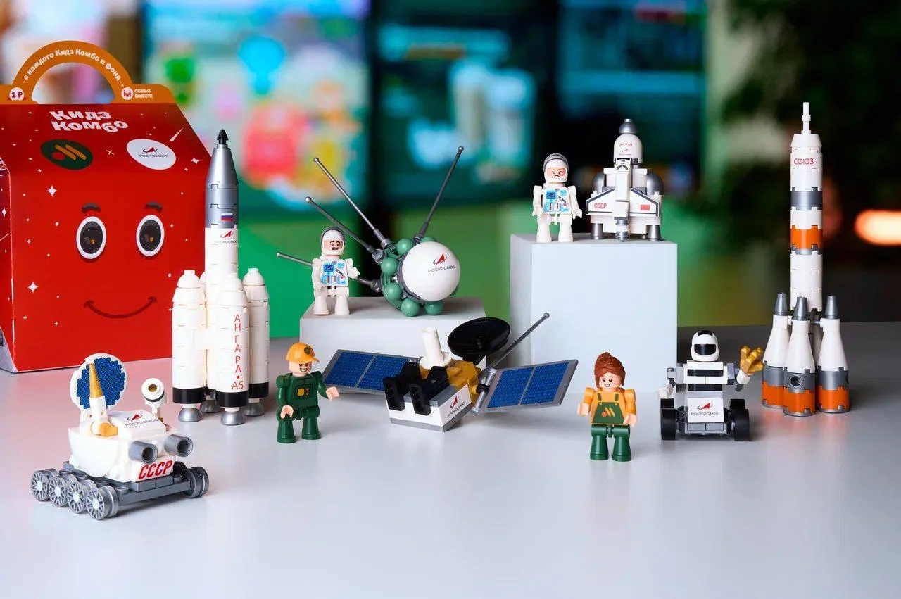 Космическая коллекция во «Вкусно – и точка» 🛰️🍔  🗓️ с 7 апреля 📍 во всех ресторанах сети  В честь Дн