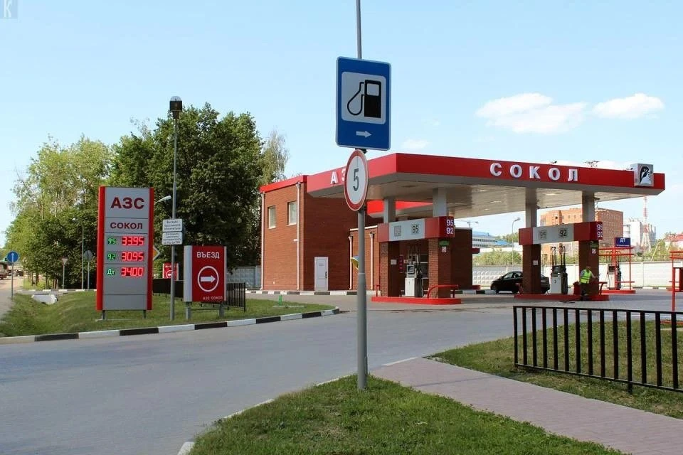 АЗС Сокол на улице А.Монаховой в Коммунарке. 2013-2014гг. В настоящее время Эверон.