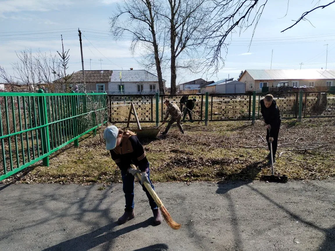 Праздник весны и труда отмечается в России 1 мая.  Этот праздник является государственн...