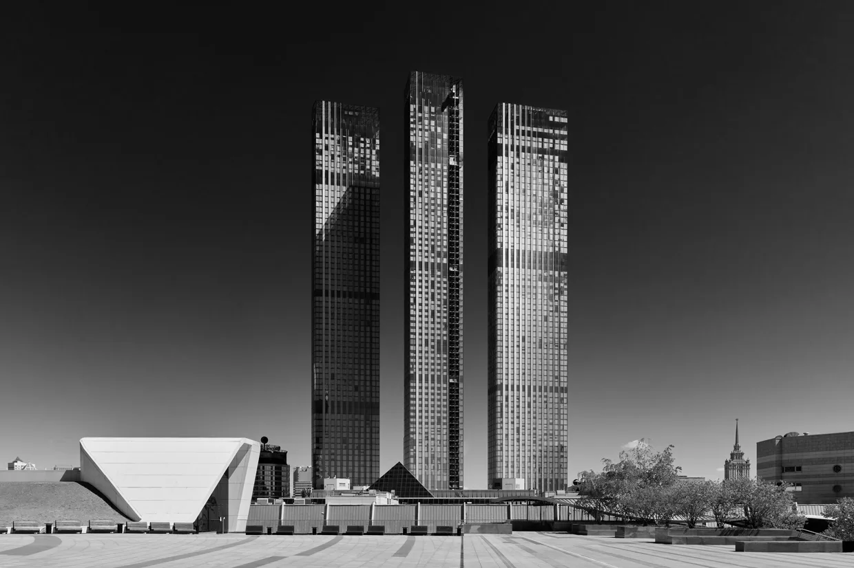 Комплекс небоскрёбов «Capital Towers» глазами архитектурного фотографа Михаила Розанова.