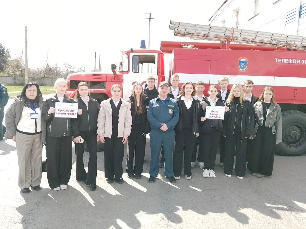 🚒 10-классники в гостях у пожарных-спасателей 13 апреля учащиеся 10-х классов МБОУ СШ №23 посетили п