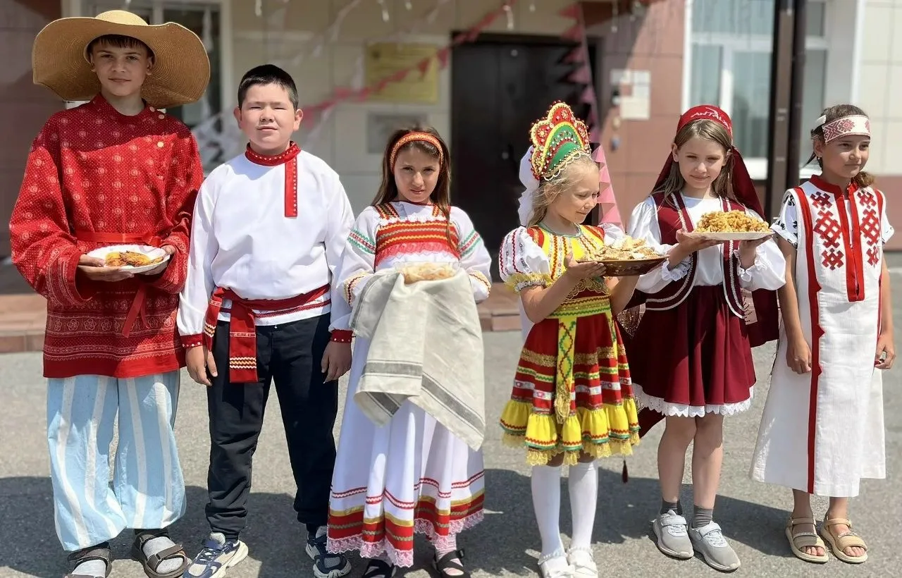Фестиваль дружбы: в Бурлаковской школе подвели итоги яркой первой летней смены