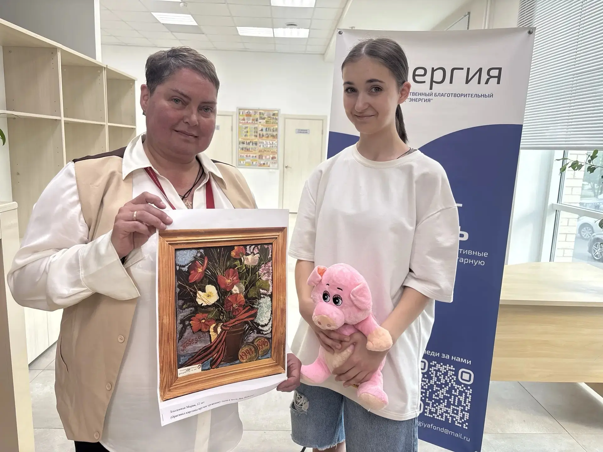 В завершении выставки детских рисунков, посвященных Дню Победы, юные художники получили...