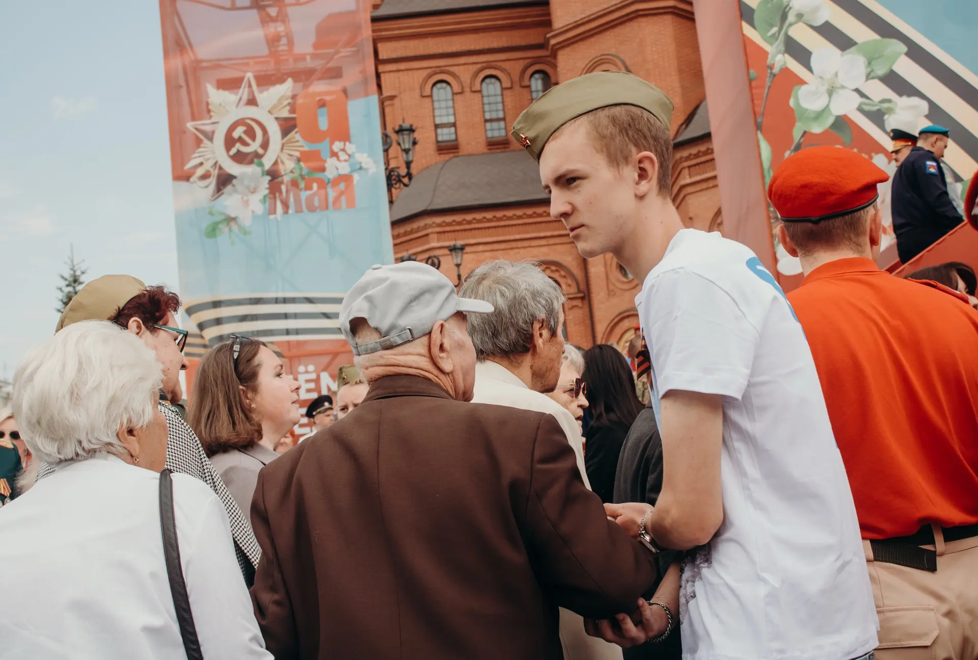 Торжественные парады Дня Победы прошли в десятках регионов по всей стране. Главными героями праздник