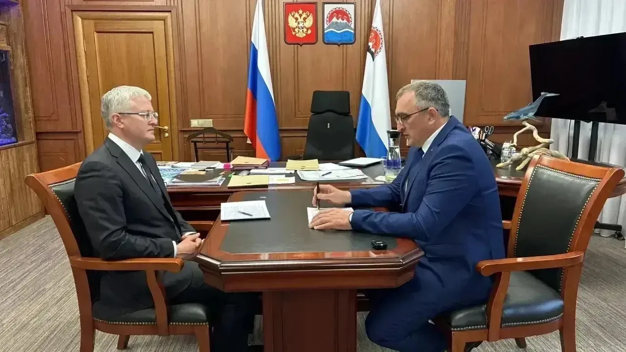 О планах на Тигильский округ говорили в крае  🤝 Губернатор Камчатки Владимир Солодов обсудил развити