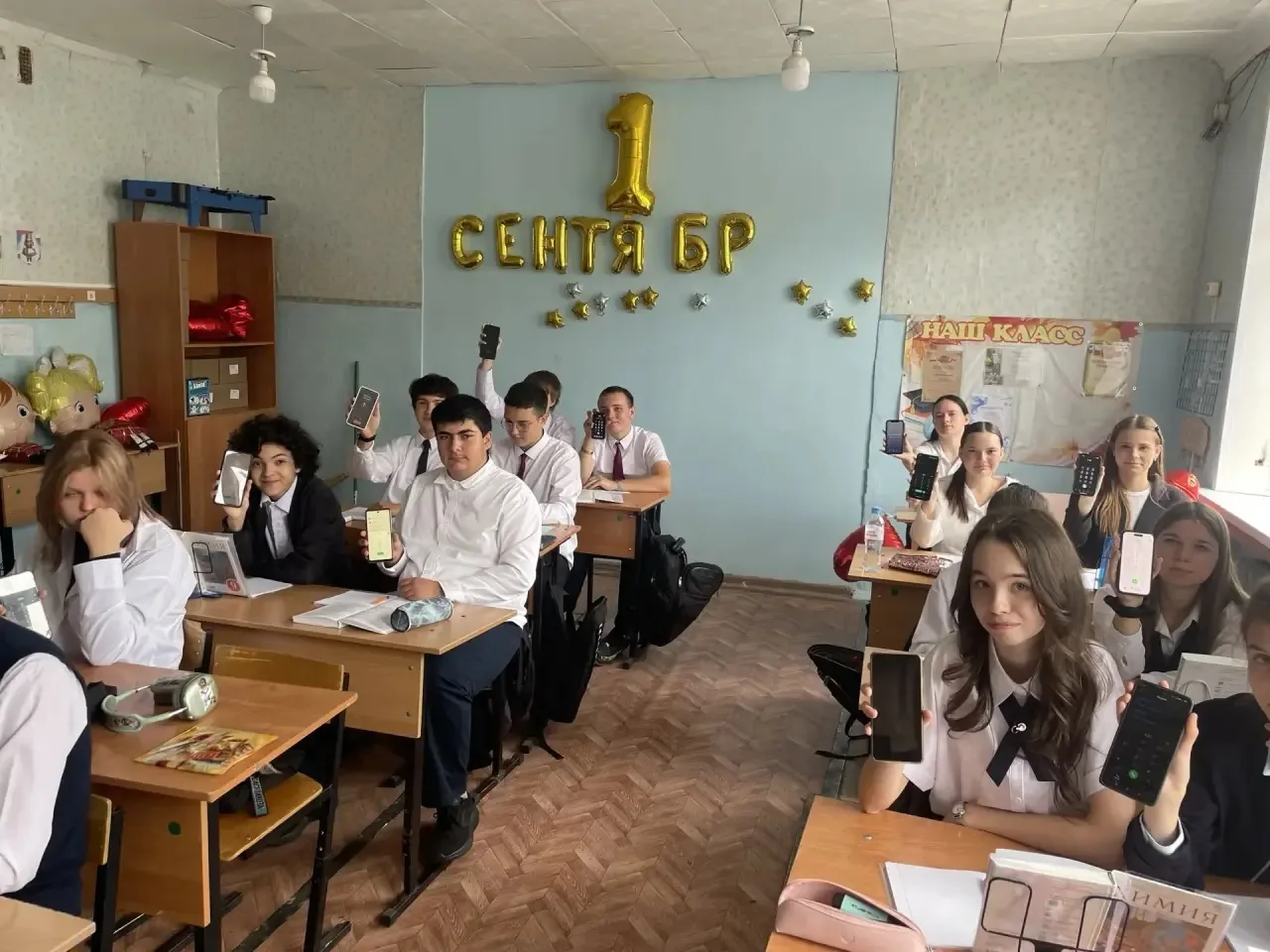 Продолжается региональная декада «Телефон детского доверия». В старших классах прошёл к...