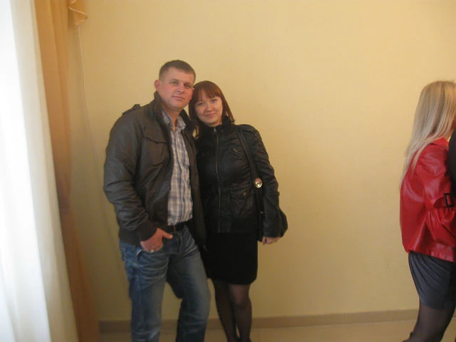 Это мы 15 лет назад. Фото свадебных нет, вернее они где то есть, но где, не помню. Да и...