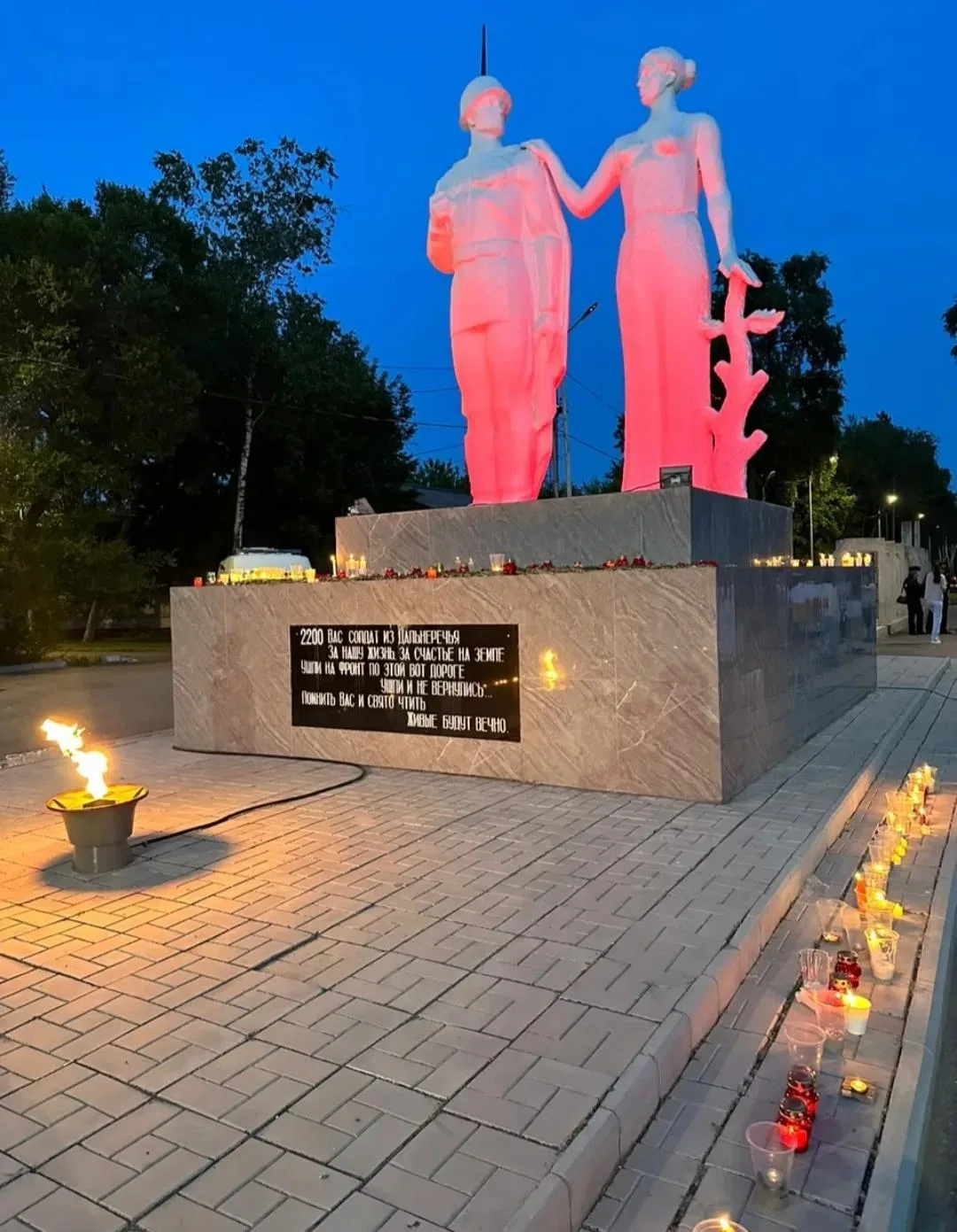 22 июня в День памяти и скорби  педагоги, учащиеся и их родители МБОУ "Лицей"  Дальнереченского горо