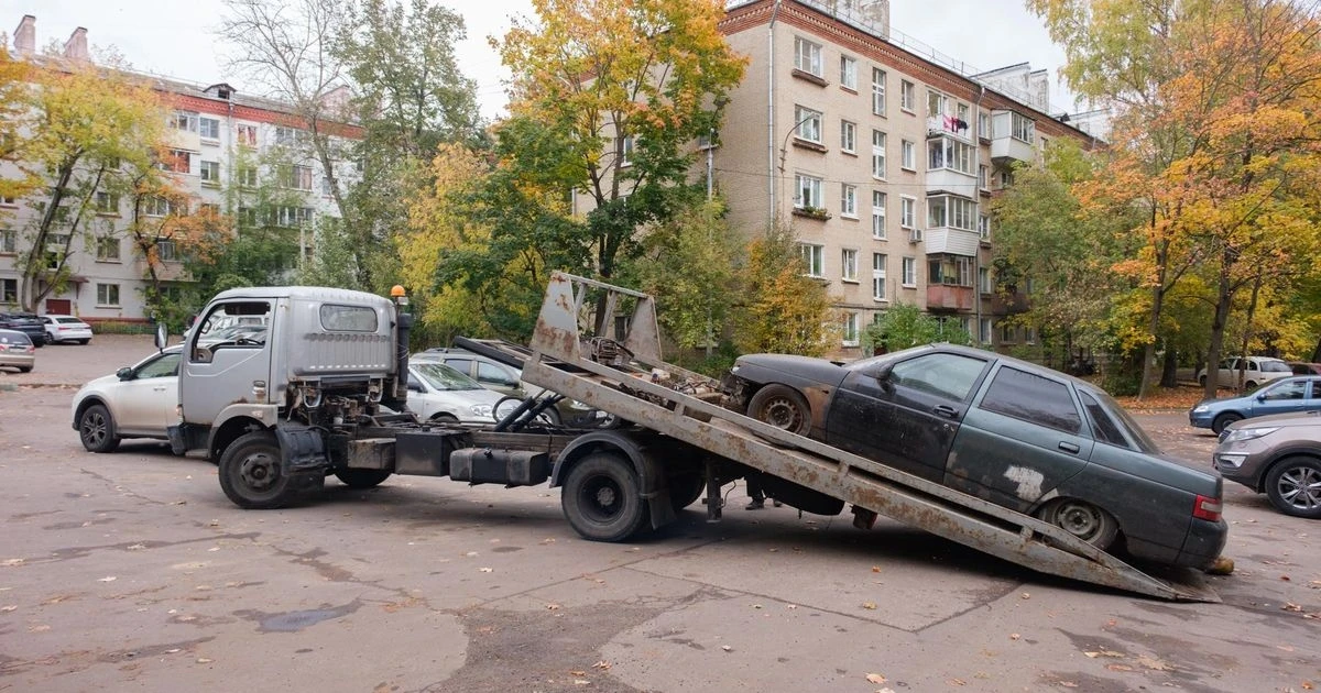 В Лыткарине эвакуируют брошенные и разукомплектованные авто — есть 14 дней на спасение 🚗