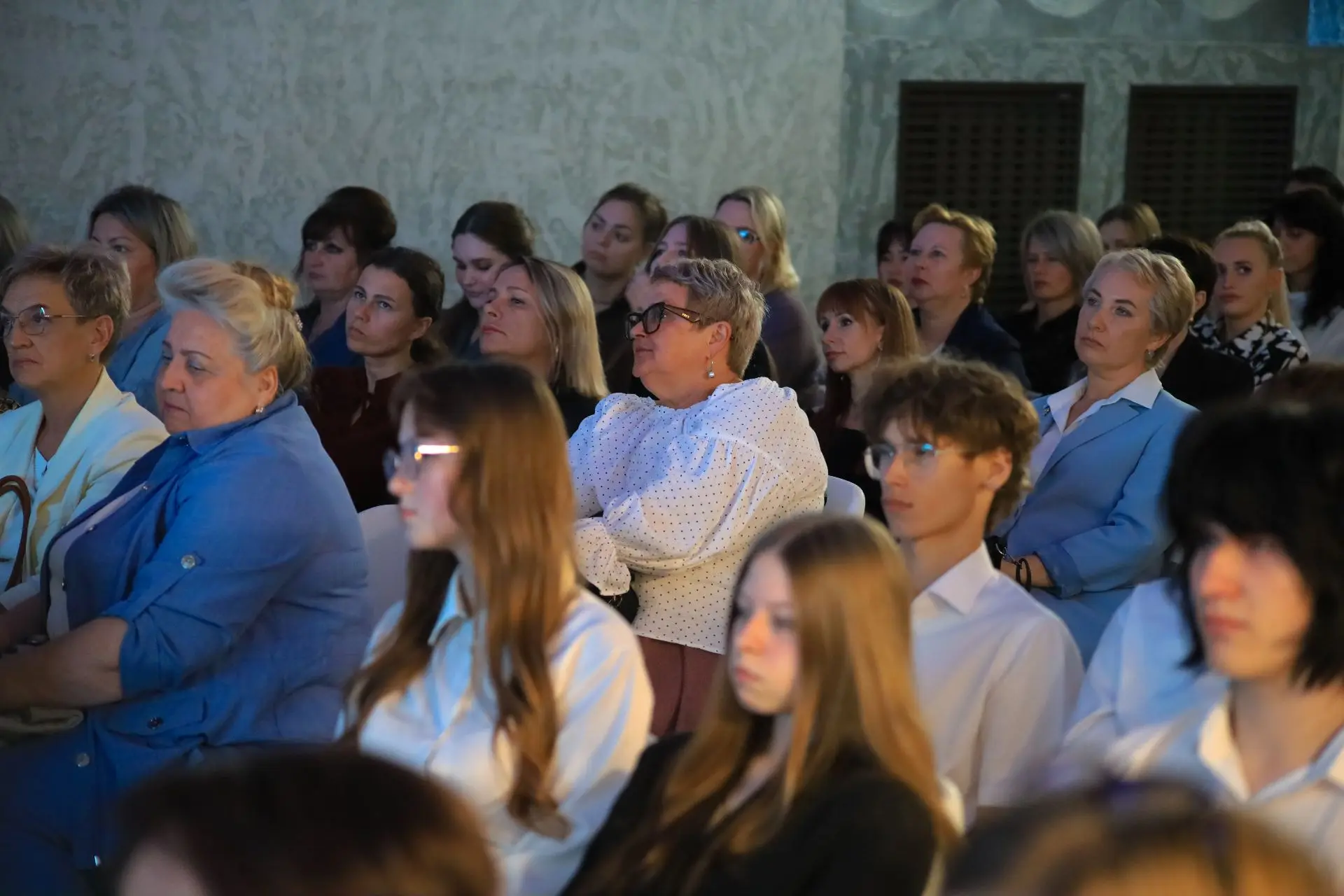 Педагогов и учителей Корсаковского округа поздравили с профессиональным праздником