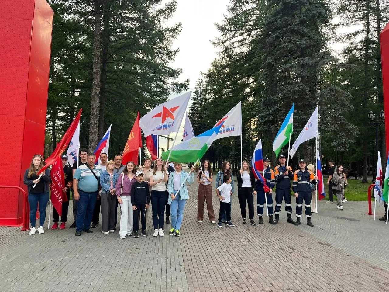 В честь Дня памяти и скорби, сотрудники Госкомитета РБ по ЧС присоединились к Всероссийской акции «П