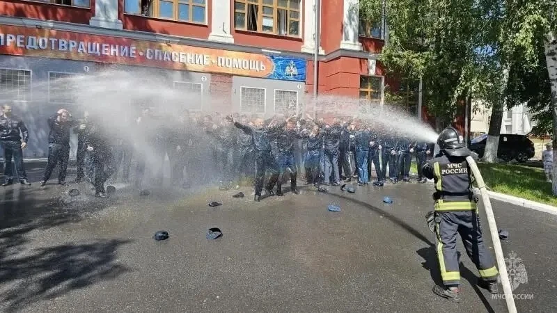 ⚡Студентов Курского государственного политехнического колледжа поливали водой из брандспойта - таков