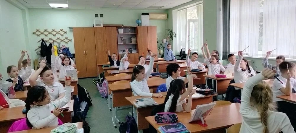 В МОБУ Гимназии №9 имени Н. Островского (1 корпус) в начальной школе в рамках Недели правовых знаний