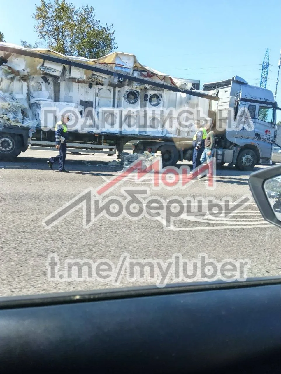 Классические аварии на Новорязанском шоссе продолжаются.