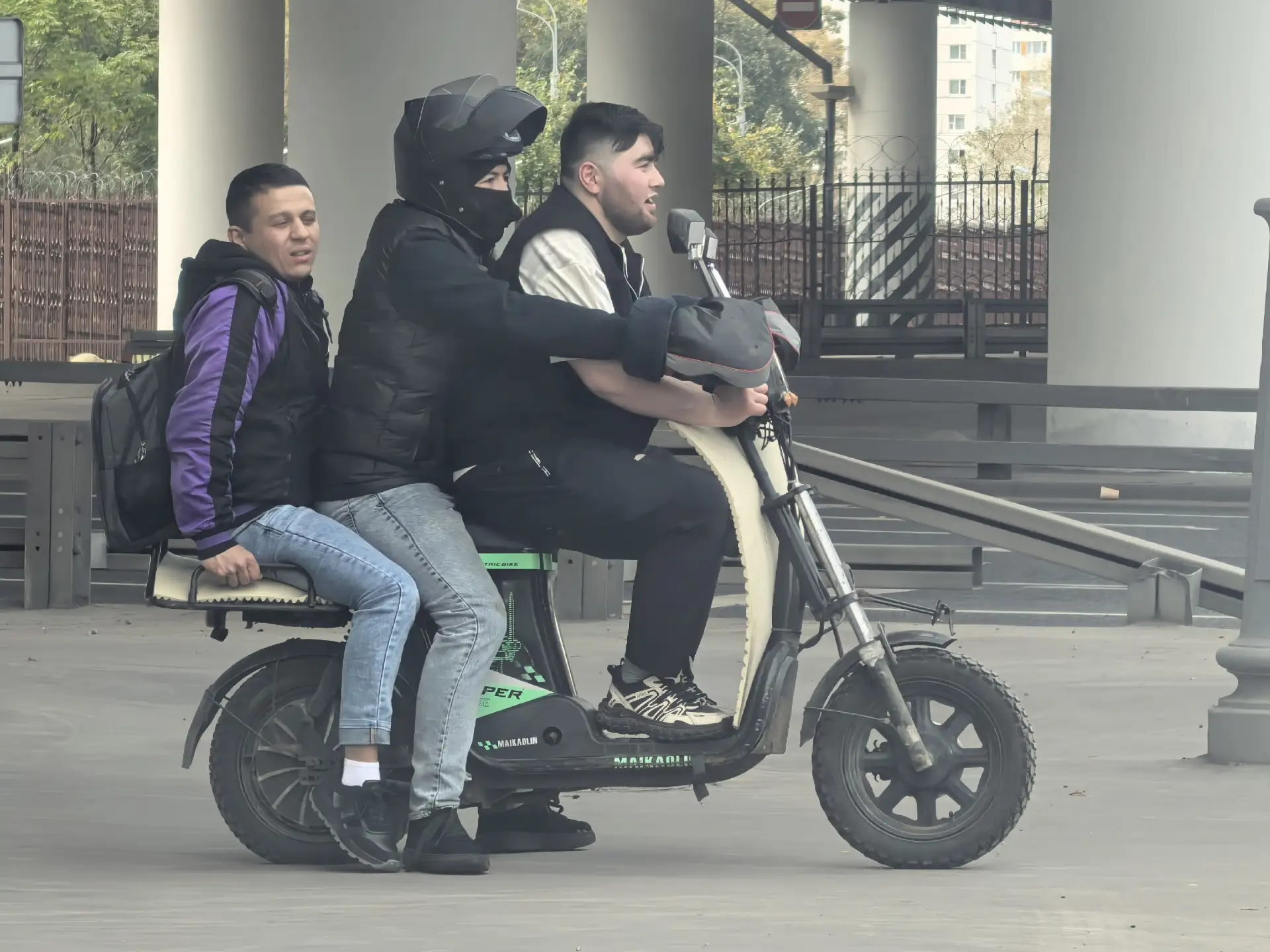 Москва, на пересечении улицы Кубинка и дублёра Можайского шоссе.
