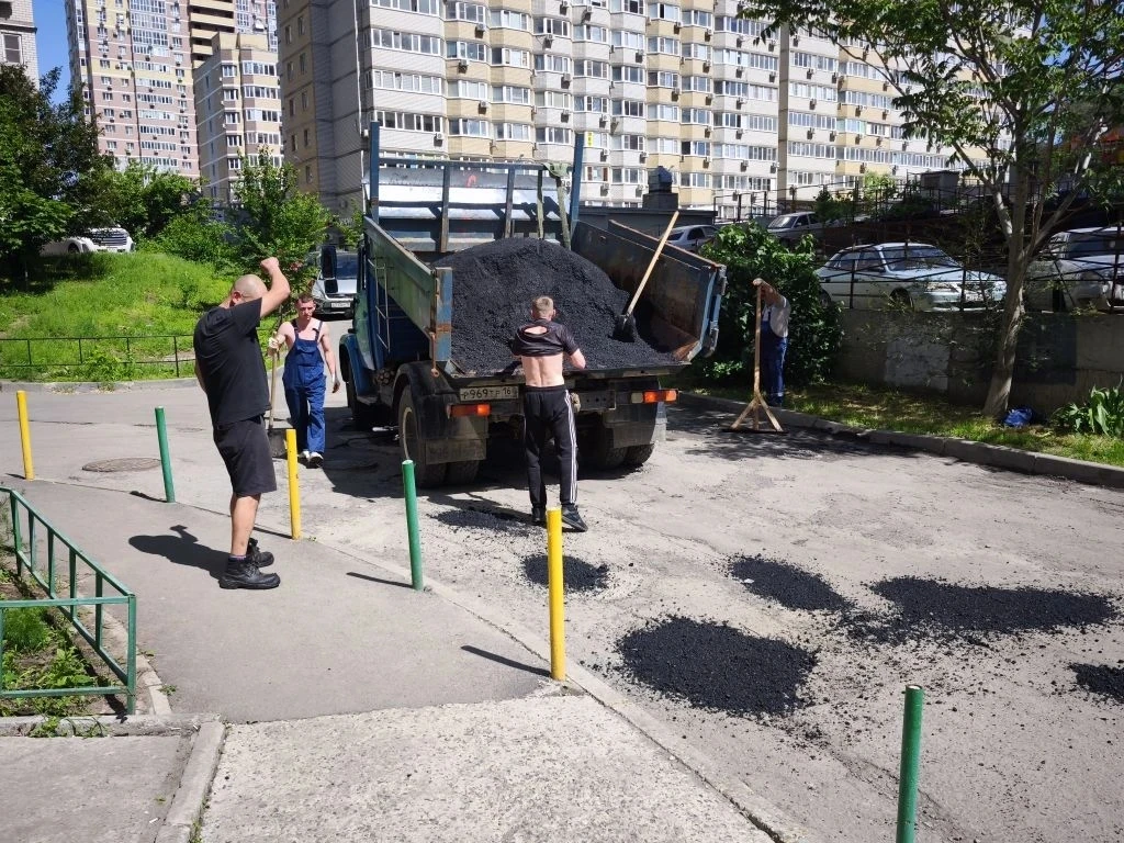 👋Сегодня начали ямочный ремонт асфальтового покрытия на Заводской/Извилистой.