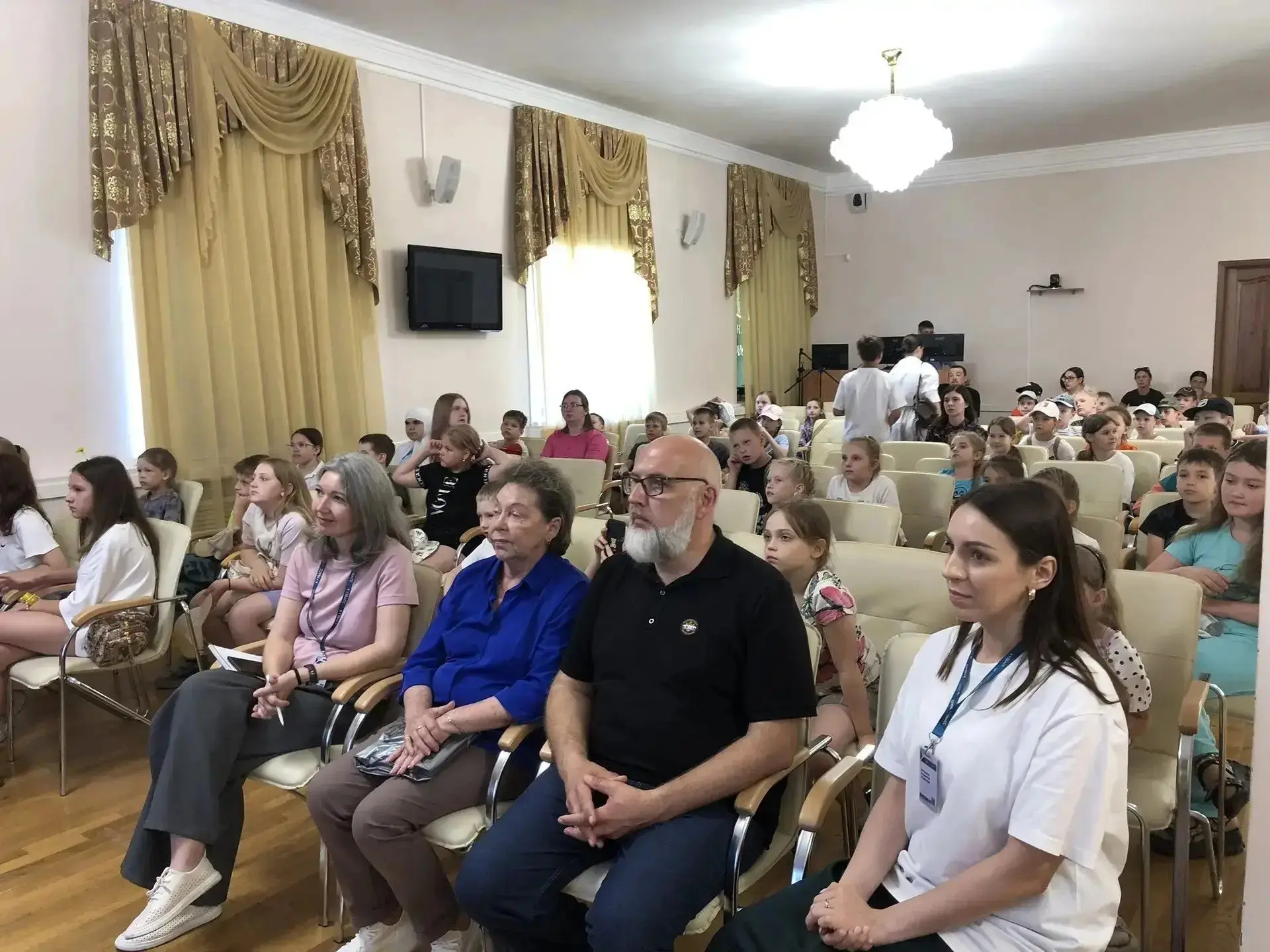 🤝🤝🤝Восьмой день в лагере «Первооткрыватели лета» прошёл под девизом «Благо дарю и помню!».

🇷🇺С