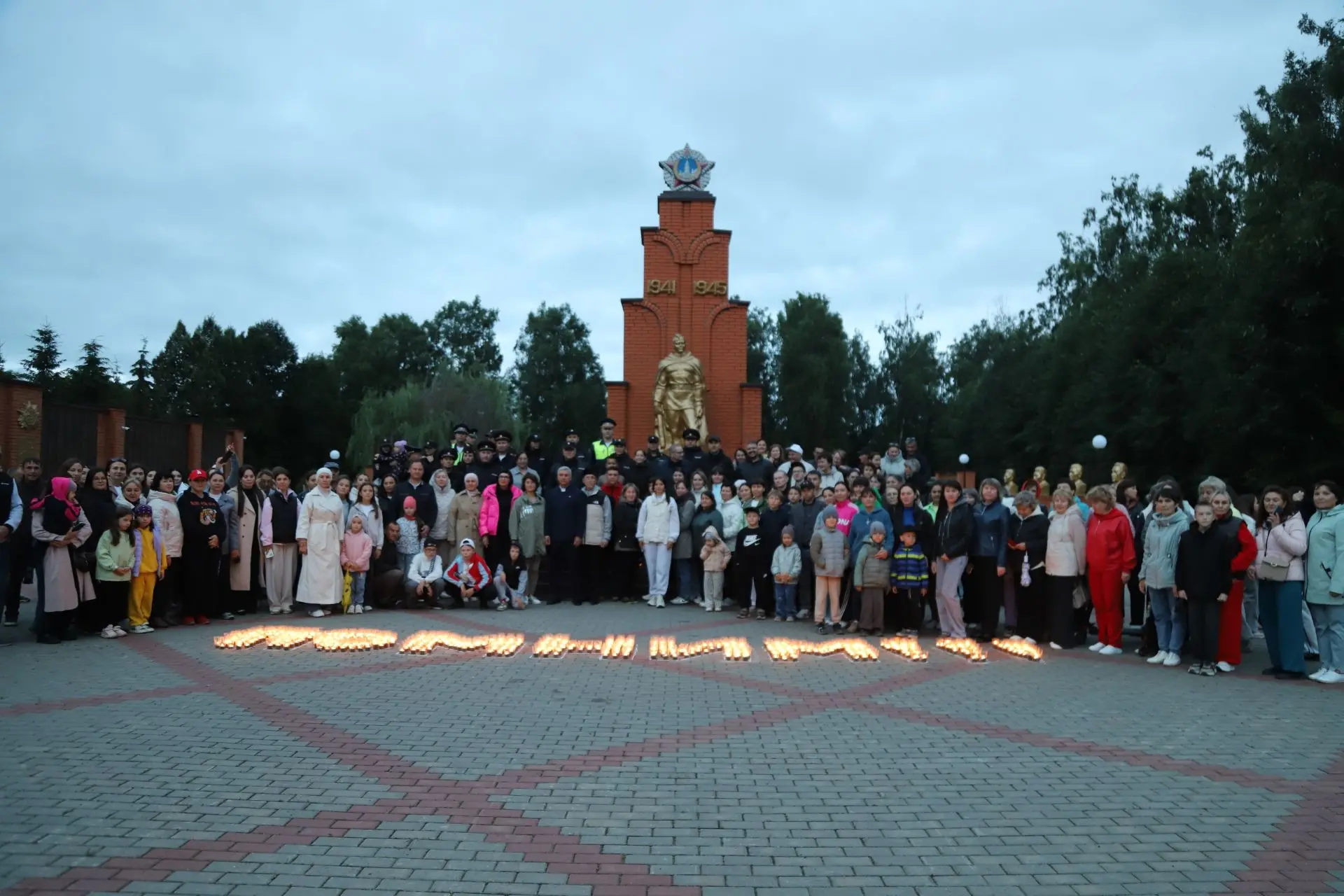 22 июнь - Хәтер һәм кайгы көнендә Мөслимдә узган чаралардан Римма Афзалова фоторепортажы: https://vk