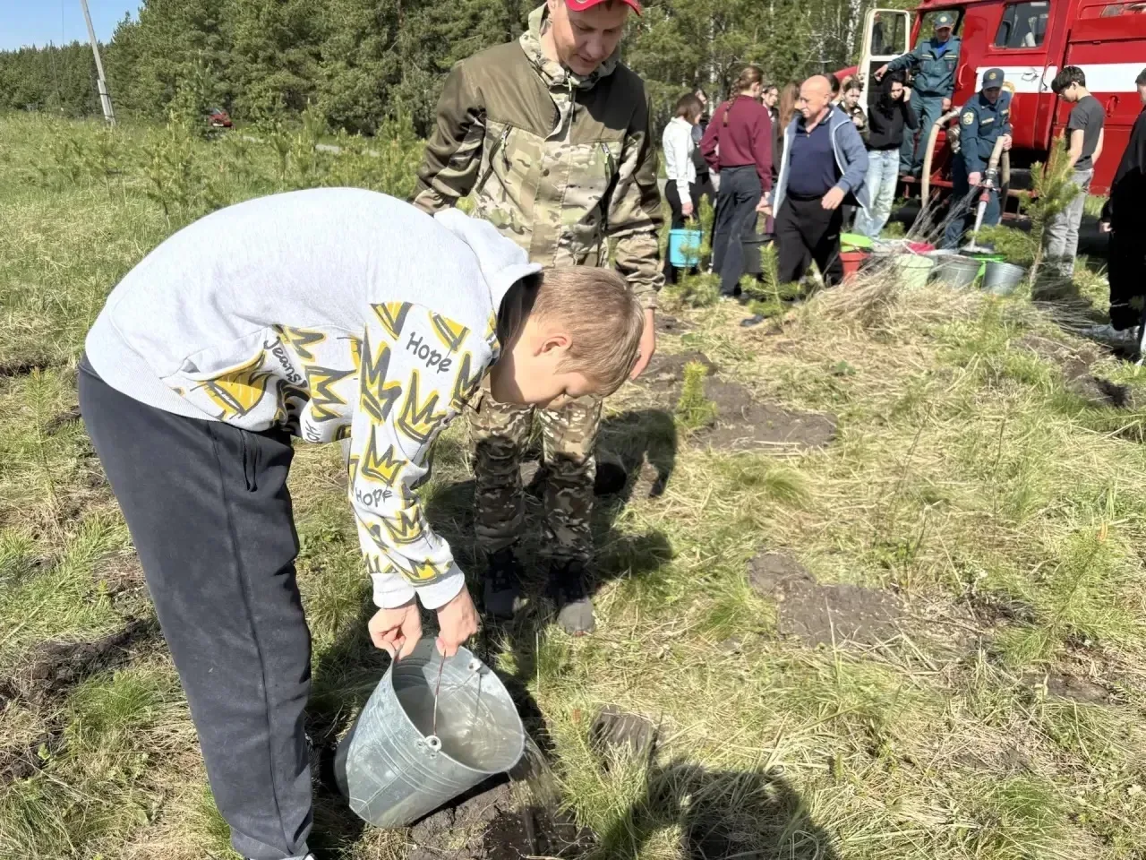 Кто куда, а наш 9 «В»  снова в Парк Поколений🌲, где мы организовали настоящий спасательный десант💥