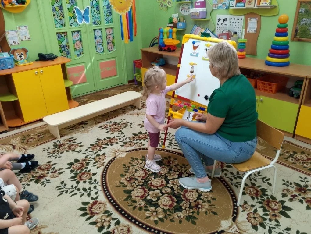 В группе раннего возраста прошло занятие по ознакомлению с природой Мы с ребятами рассм...