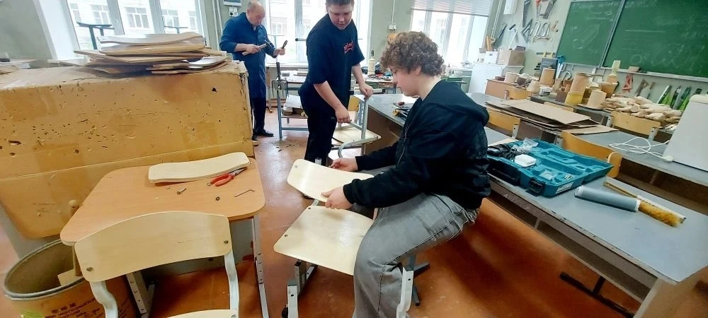 🚀 Ребята нашего трудового отряда в самом разгаре учебной подготовки! 🛠️

💡 Перед ними стоит ответ