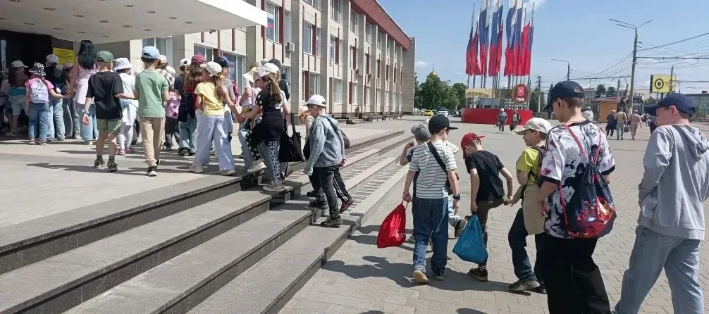 🌟🎭 Сегодня в нашем лагере «Родничок» произошло замечательное событие! Мы посетили мью...