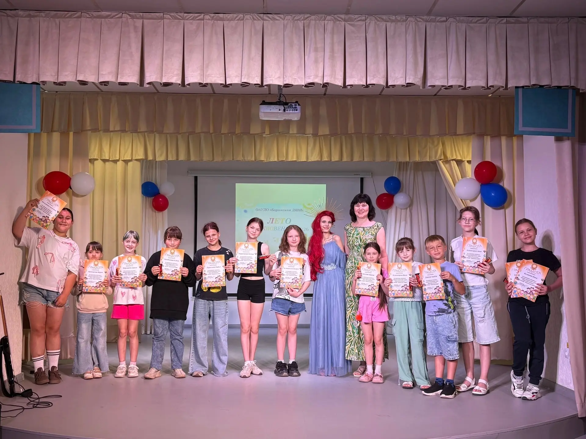 🌸Вдохновение на целый год вперёд!🌸

🥁🎶🌟Вчера, 19 июня, завершилась летняя творческая смена «Лет