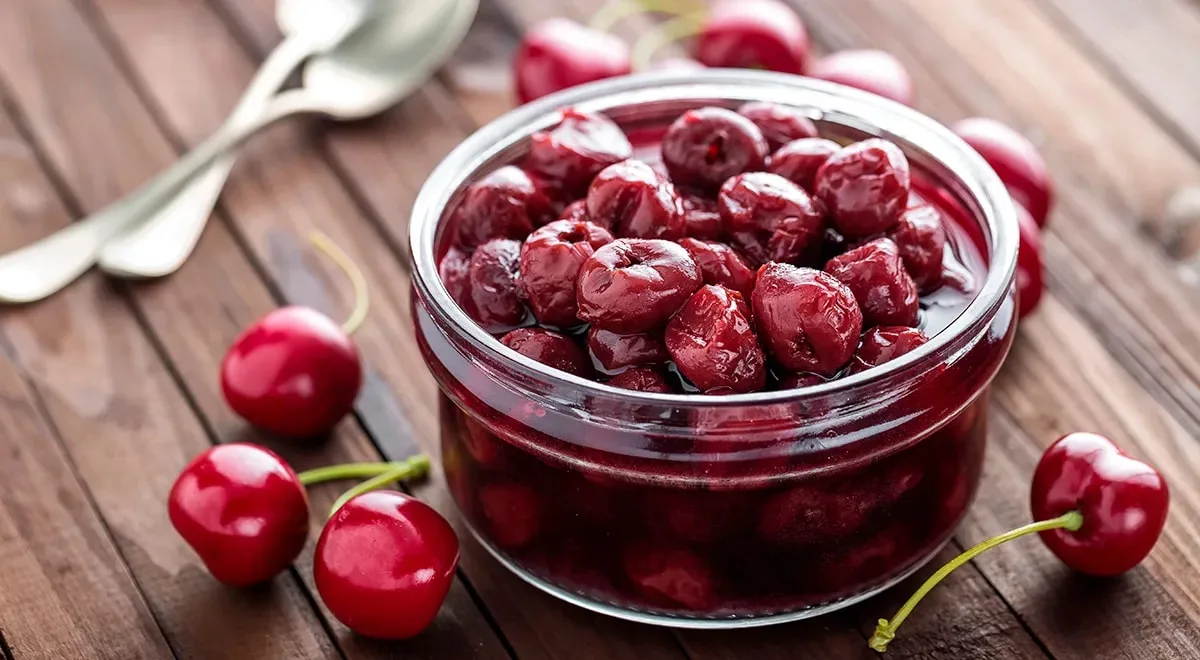🍒 Варенье из черешни с лимоном

Ингредиенты на 4 банки по 0,5 л: черешня без косточек, 1,5 кг сахар