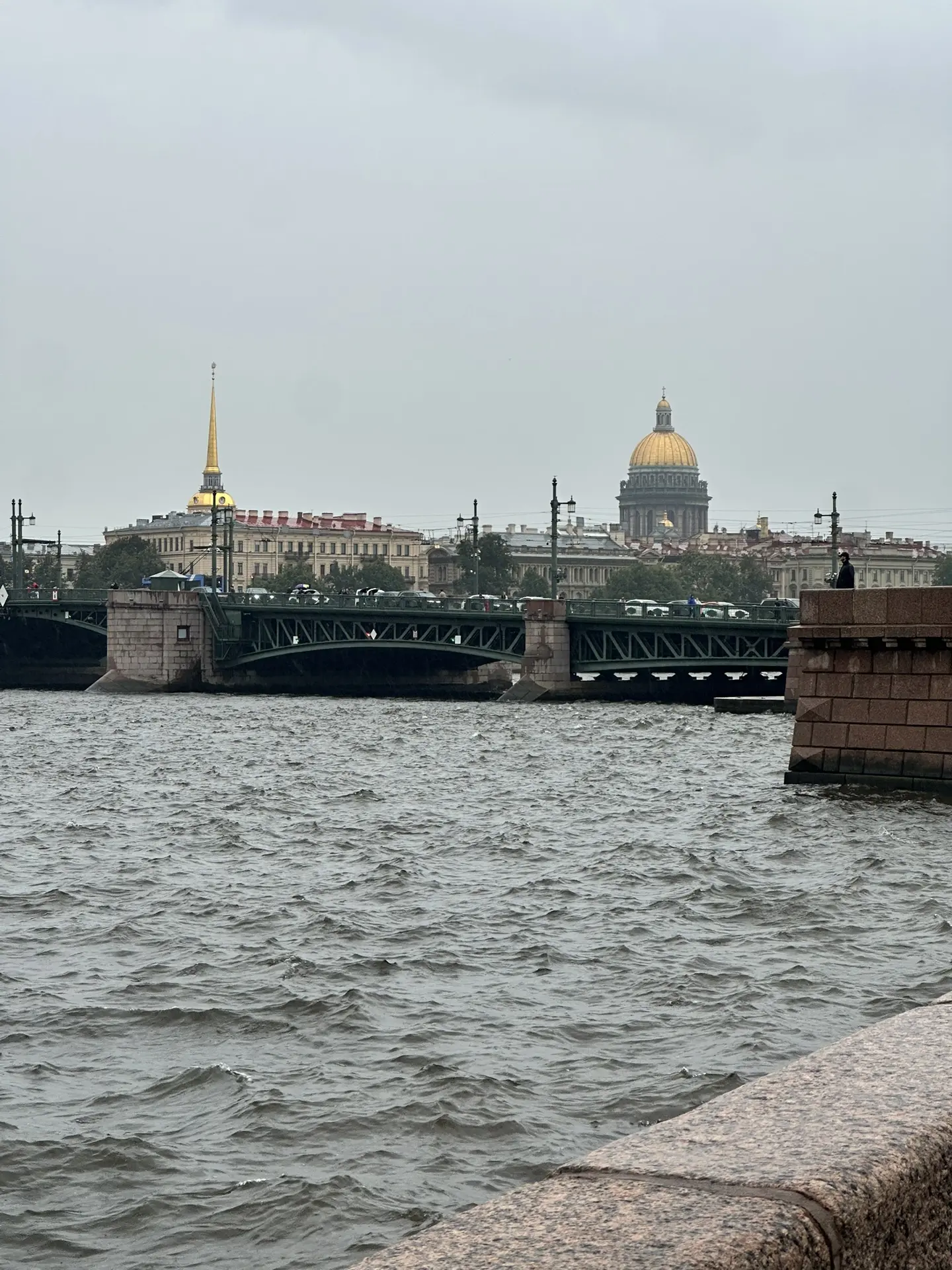 Дождливого летнего Санкт-Петербурга в ленту — проникнетесь вайбом великого города