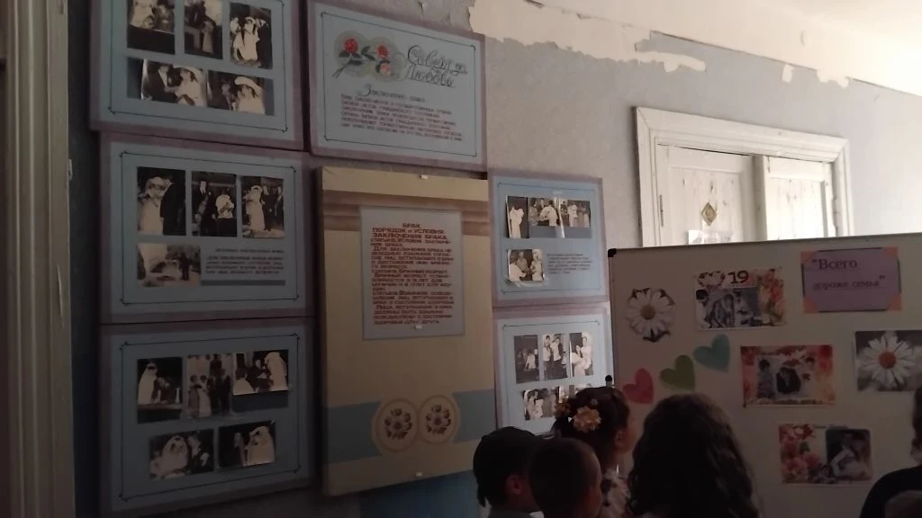 08.07.2026г. в музее истории с. Октябрьское открыта фотовыставка: "Всего дороже семья", посвящённая 