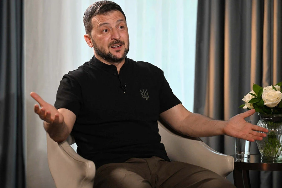 СМИ узнали, как Зеленский испортил ужин лидеров стран ЕС 

Уход Зеленского с торжественного ужина ли