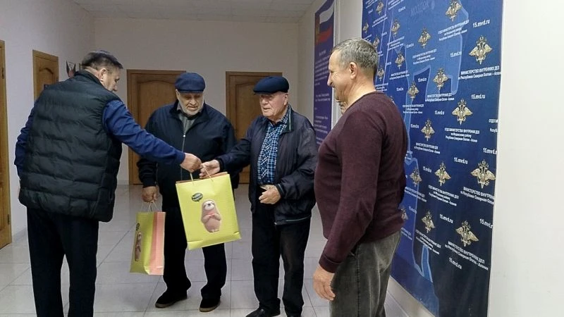По инициативе ветеранов ОВД в Моздокском районе Северной Осетии чествовали старших коллег