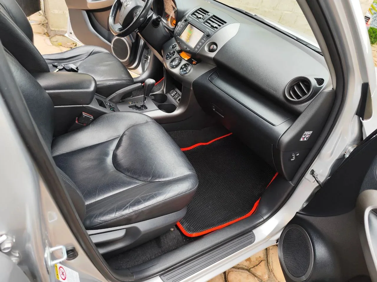 Продам Toyota Rav 4