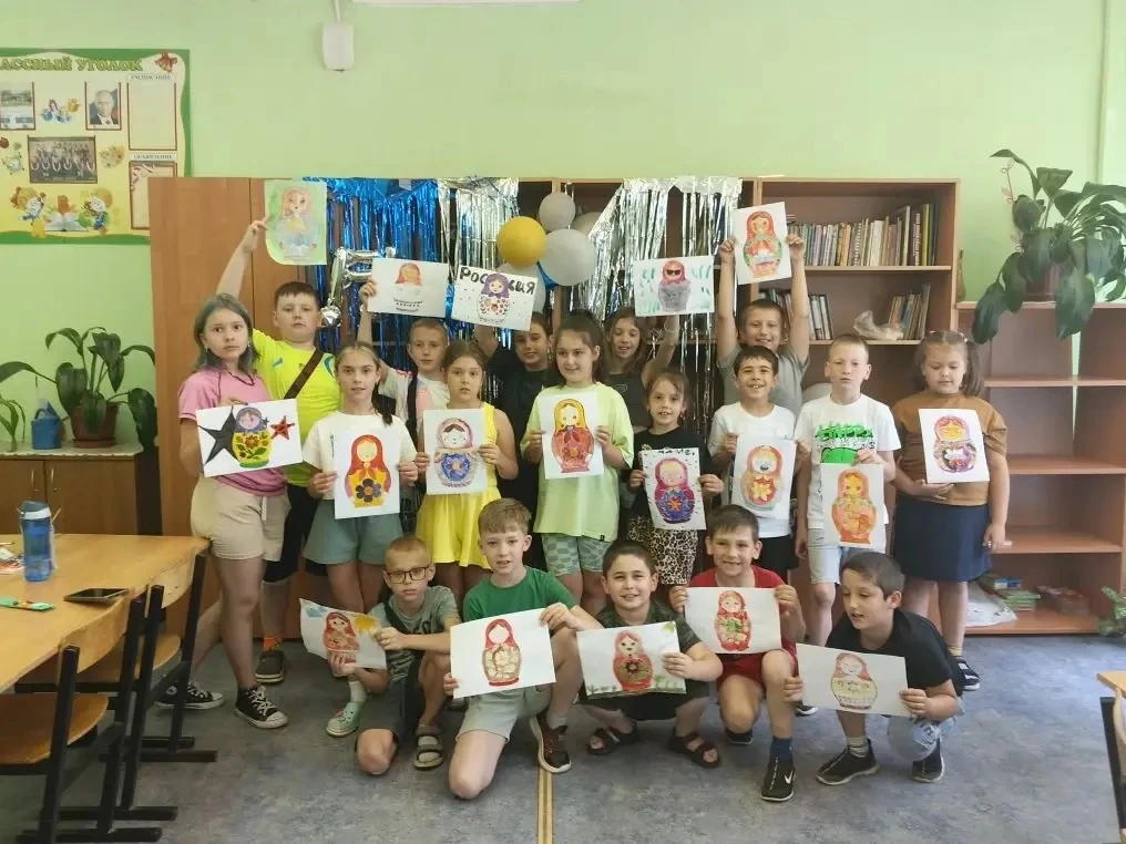🎨 «Страна моя, земля моя» — мастер-класс по акварели в школьном лагере!

Сегодня наши юные художник