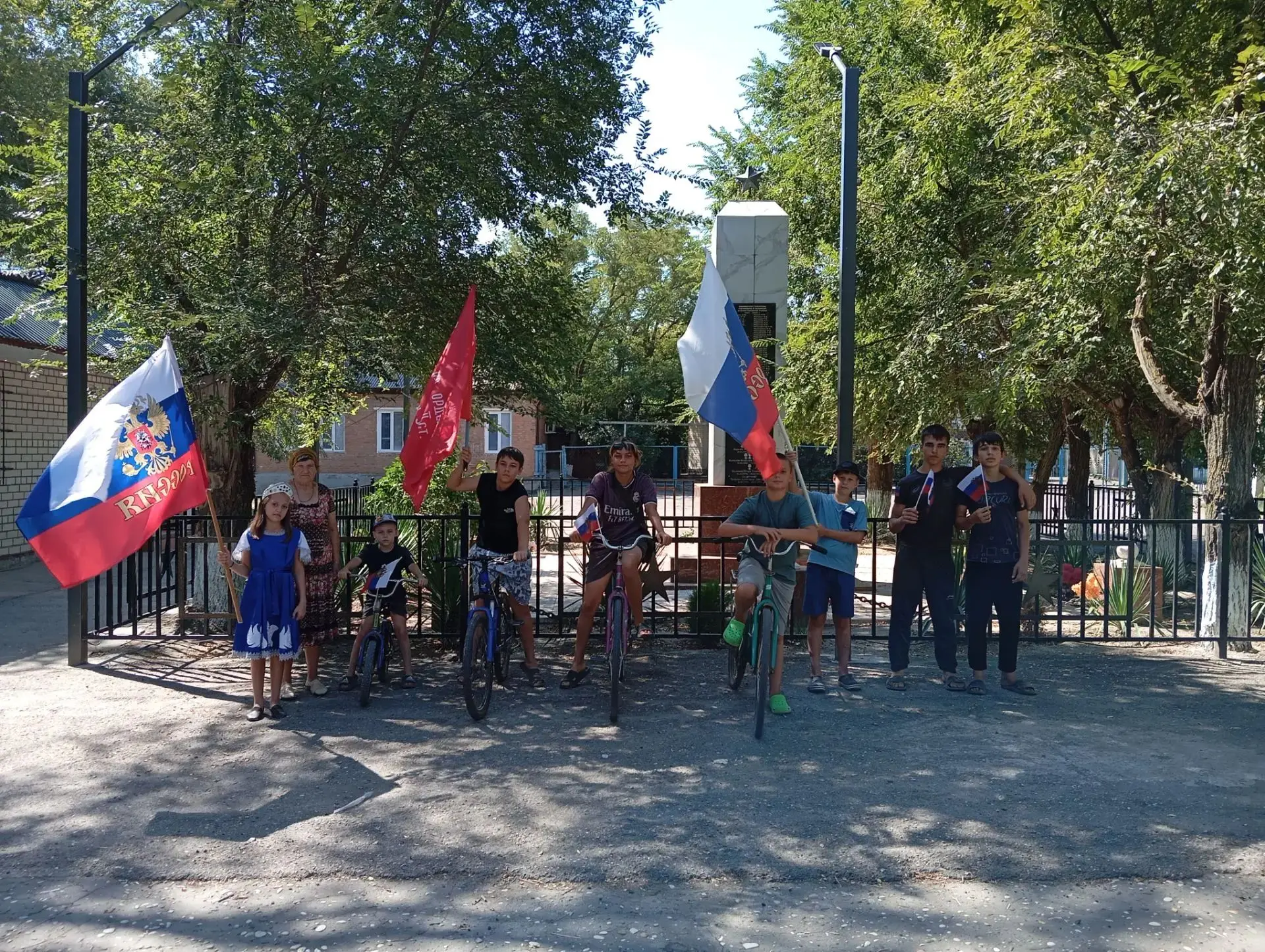 В селе Коктюбей в преддверии Дня Государственного флага России прошёл яркий спортивный ...