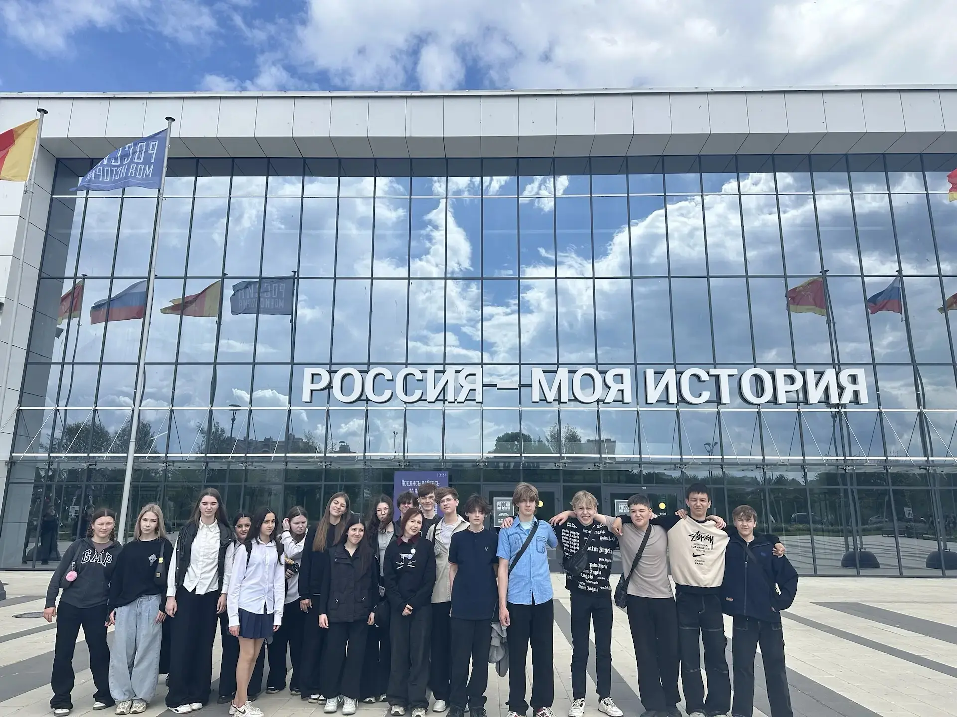 Сегодня 7Б класс посетил мультимедийный парк "Россия-моя история": ребята побывали на межрегионально
