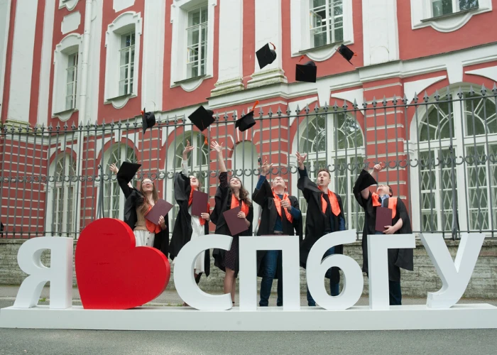 Обладатели дипломов Санкт-Петербургского университета, окончившие обучение в 2026 году,...