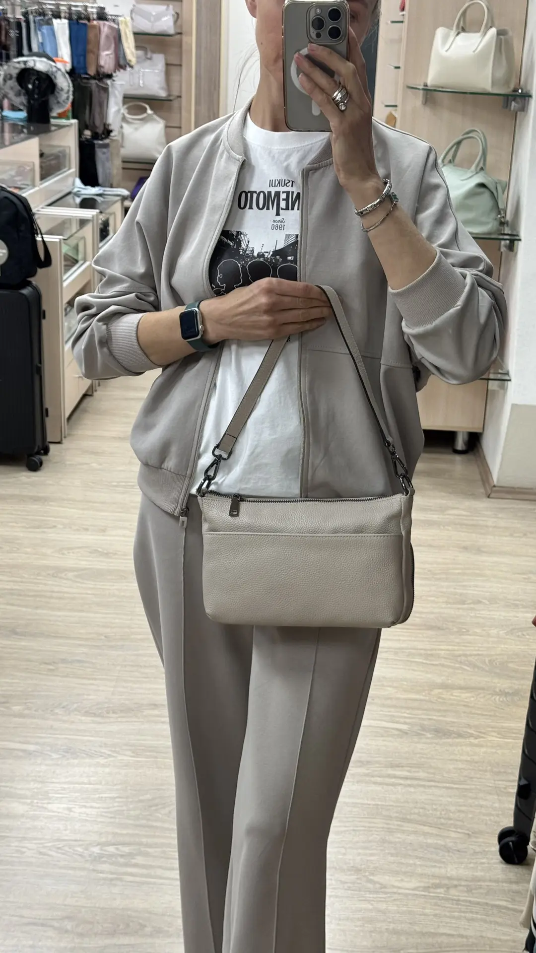 Сумка кросс-боди из натуральной кожи❤️
✅ Размер 26х8х16 см

Стоимость 5 150₽

Уточнить  информацию✍️